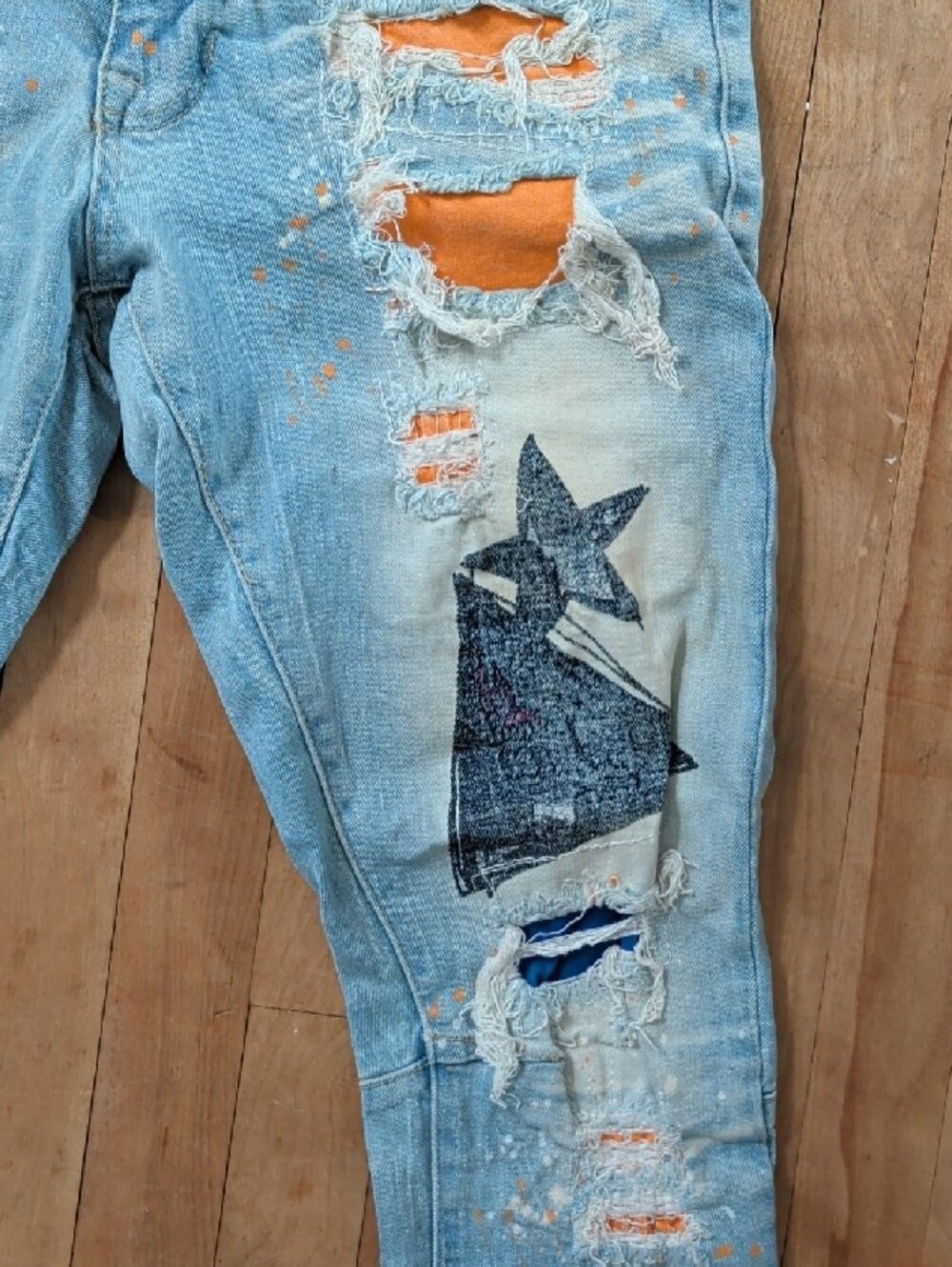 Smoke Rise NY Distressed Light Wash Jeans with Star & Graphic Patches 34 x 32 - Picture 7 of 10
